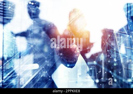 Handshaking business Person im Büro. Konzept der Teamarbeit und Partnerschaft. Doppelte Belichtung Stockfoto