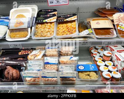 Verschiedene halbfertige Meeresfrüchte zu Preisen Stockfoto