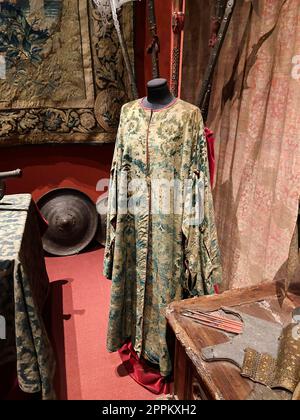 Schaufensterpuppe mit Kleid im Museum Fortuny in Venedig Stockfoto