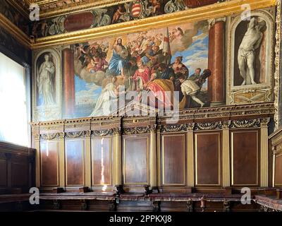 Dekorwand in der Kammer des Dogenpalastes in Venedig Stockfoto