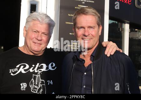 Carsten Marek, Hinnerk Baumgarten, Fotogelegenheit als Teil der Reportage-Serie DAS INTERVIEW-MITTAGESSEN, Ritze Curry Hamburg, 14.02.2023 Stockfoto