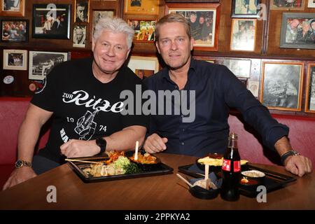 Carsten Marek, Hinnerk Baumgarten, Fotogelegenheit als Teil der Reportage-Serie DAS INTERVIEW-MITTAGESSEN, Ritze Hamburg, 14.02.2023 Stockfoto