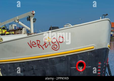 DEN HELDER, NIEDERLANDE - 25. AUGUST 2013: Schiffe im Hafen von Den Helder, Provinz Nordholland, Niederlande Stockfoto