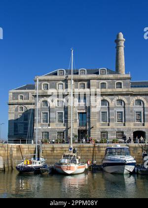 April 2023 und Prezzo Italian Food Chain geben die Schließung eines Drittels ihrer Restaurants bekannt, darunter eines im Mills-Gebäude am Royal William Yard Stockfoto