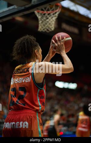 Valencia, Spanien. 23. April 2023. AWA Fam of Valencia Basket in Aktion während des Play off Quartals von Liga Endesa im Pavilion Fuente de San Luis. Valencia Basket 77:35 Movistar Estudiantes (Foto: Vicente Vidal Fernandez/SOPA Images/Sipa USA) Guthaben: SIPA USA/Alamy Live News Stockfoto