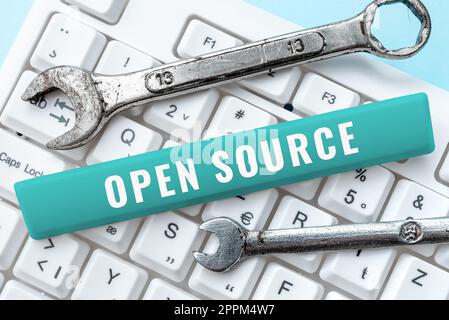 Textzeichen mit Open Source. Geschäftsansatz, der Software angibt, deren ursprünglicher Quellcode frei verfügbar ist Stockfoto