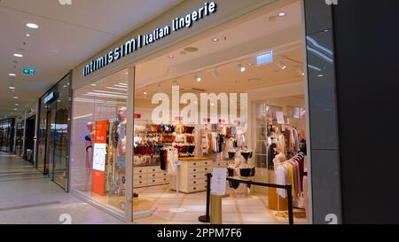 AQUIS Plaza ist ein modernes Einkaufszentrum in Aachen am 3. Januar 2022 Stockfoto