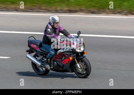 Honda RR CBR auf der Autobahn M61, Großbritannien Stockfoto