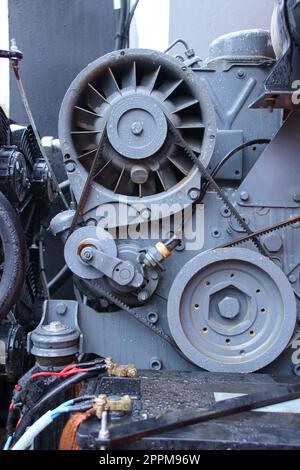 Detailaufnahme der Antriebe eines Dieselmotors Stockfoto