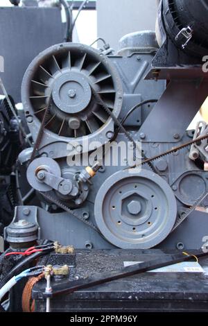 Detailaufnahme der Antriebe eines Dieselmotors Stockfoto