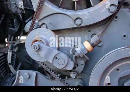 Detailaufnahme der Antriebe eines Dieselmotors Stockfoto