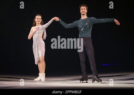 Gabriella Papadakis (Olympiameisterin des Eistanzes 2022), Guillaume Cizeron (Olympiameisterin des Eistanzes 2022) zeigen Bilder der Eisshow Holiday on Ice 2023 - A New Day at the Tempodrom in Berlin. Stockfoto