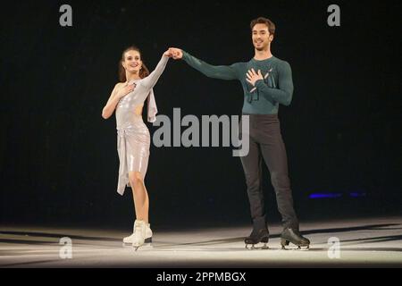 Gabriella Papadakis (Olympiameisterin des Eistanzes 2022), Guillaume Cizeron (Olympiameisterin des Eistanzes 2022) zeigen Bilder der Eisshow Holiday on Ice 2023 - A New Day at the Tempodrom in Berlin. Stockfoto