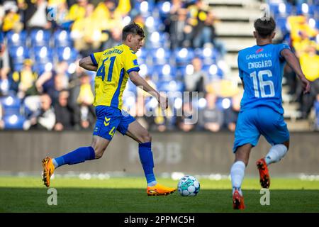 Broendby, Dänemark. 23. April 2023. Oscar Schwartau (41) von Broendby, WENN er während des 3F stattfindenden Superliga-Spiels zwischen Broendby IF und Randers FC im Broendby Stadion in Broendby gesehen wurde. (Foto: Gonzales Photo/Alamy Live News Stockfoto