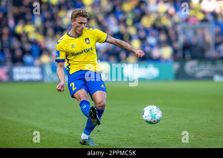 Broendby, Dänemark. 23. April 2023. Sebastian Sebulonsen (2) aus Broendby, WENN während des 3F stattfindenden Superliga-Spiels zwischen Broendby IF und Randers FC im Broendby Stadion in Broendby gesehen. (Foto: Gonzales Photo/Alamy Live News Stockfoto