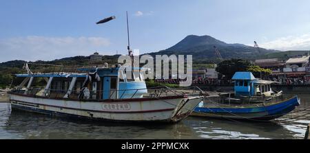 Wunderschöner Sonnenuntergang über dem Danshui River, Bali, Taiwan Stockfoto