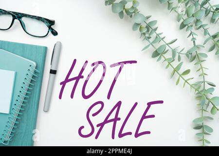 Handschrifttext Hot Sale. Konzept bedeutet, dass Produkte zu einem hohen Preis angeboten werden Unser Preis ist Black Friday Stockfoto