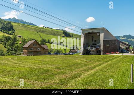 Talstation der Seilbahn Hoher Kasten in den Appenzellalpen, Bruelisaus, Schweiz Stockfoto