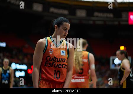 Valencia, Spanien. 23. April 2023. Leticia Romero von Valencia Basket in Aktion während des Play off Viertelfinals von Liga Endesa im Pavilion Fuente de San Luis. Valencia Basket 77:35 Movistar Estudiantes Kredit: SOPA Images Limited/Alamy Live News Stockfoto