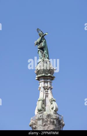 Turm der unbefleckten Jungfrau, Skulptur aus dem 18. Jahrhundert auf dem Platz Gesu Nuovo, Neapel, Italien Stockfoto