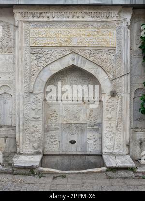 Marmorgeformter Trinkbrunnen oder Sabil, in der Nähe des Sultanahmet-Platzes, des Stadtteils Fatih, Istanbul, Türkei Stockfoto