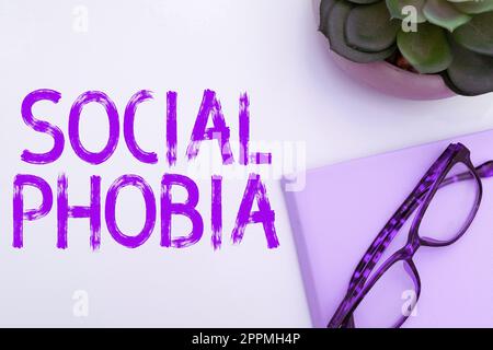 Textbeschriftung für soziale Phobie. Das Internet-Konzept überwältigt die Angst vor sozialen Situationen, die beunruhigend sind Stockfoto