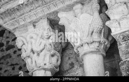 Abtei St. Michael - Sacra di San Michele - Italien. Gargoyle Monster Skulptur, 11. Jahrhundert. Stockfoto