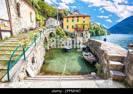 Die Stadt Nesso am Ufer und der idyllische Hafen am Comer See Stockfoto