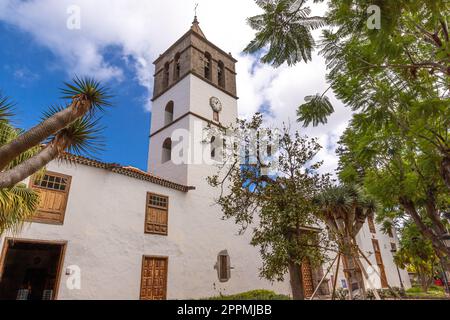 Iglesia de San Marcos mit Glockenturm in Icod Stockfoto