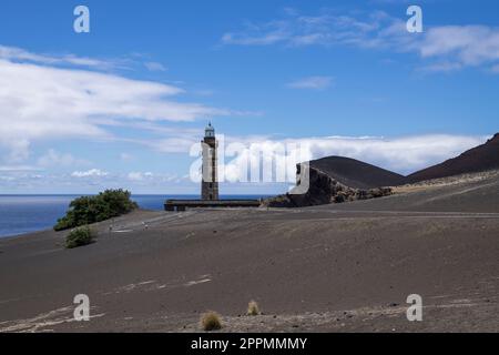 Zerstörter Leuchtturm am Vulkan Capelinhos Stockfoto