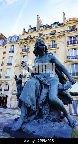 Skulptur in der Nähe des Eingangs zum D'Orsay Museum. D'Orsay - ein Museum am linken seine-Ufer, das sich im ehemaligen Gare d'Orsay befindet. D'Orsay besitzt hauptsächlich französische Kunst von 1848 bis 1915. Paris, Frankreich. Stockfoto