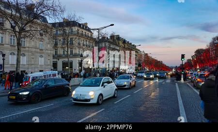 Die Elysischen Felder, die Champs-Elesees in Paris. Paris - die Hauptstadt Frankreichs. Wichtigstes politisches, wirtschaftliches und kulturelles Zentrum Frankreichs. Stockfoto