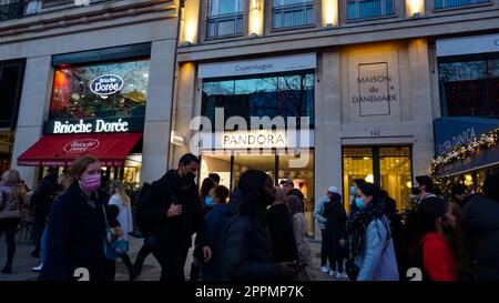 Die Elysischen Felder, die Champs-Elesees in Paris. Paris - die Hauptstadt Frankreichs. Wichtigstes politisches, wirtschaftliches und kulturelles Zentrum Frankreichs. Stockfoto