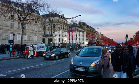 Die Elysischen Felder, die Champs-Elesees in Paris. Paris - die Hauptstadt Frankreichs. Wichtigstes politisches, wirtschaftliches und kulturelles Zentrum Frankreichs. Stockfoto