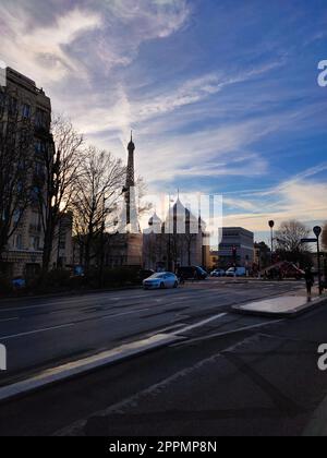 Kuppeln der Kathedrale der Heiligen Dreifaltigkeit, neue russisch-orthodoxe Kathedrale in Paris Stockfoto