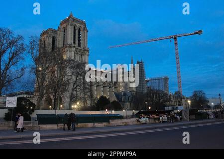 Notre Dame de Paris während der Wiederaufbauarbeiten. Stockfoto