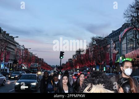 Die Elysischen Felder, die Champs-Elesees in Paris. Paris - die Hauptstadt Frankreichs. Wichtigstes politisches, wirtschaftliches und kulturelles Zentrum Frankreichs. Stockfoto