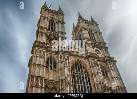 Fassade der Westminster Abbey, ein Wahrzeichen in London, Großbritannien Stockfoto
