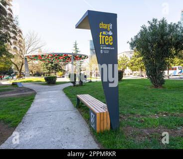 Kostenlose Handyaufladung in Tirana, Albanien Stockfoto