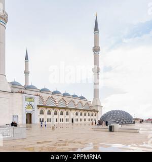 Die Grand Camlica Moschee, ein moderner Komplex für islamische Gottesdienste, befindet sich in Camlica Hill, Uskudar, Istanbul, Türkei Stockfoto