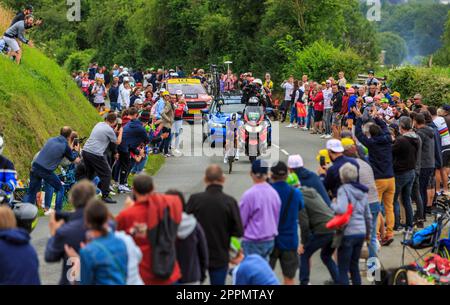 Louverne, Frankreich - 30. Juni 2021: Der französische Radfahrer Julian Alaphilippe vom Team Deceuninck-Quick Step fährt während der Etappe 5 (Einzelzeitfahren) Stockfoto