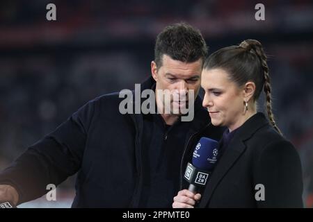 MÜNCHEN, DEUTSCHLAND - APRIL 19: DAZN TV-Fußballexperte Michael BALLACK vor dem UEFA Champions League-Viertelfinale der zweiten Liga zwischen dem FC Bayern Muenchen und Manchester City in der Allianz Arena am 19. April 2023 in München gesehen. Bild & Copyright Arthur THILL / ATP Images (THILL Arthur / ATP / SPP) Stockfoto