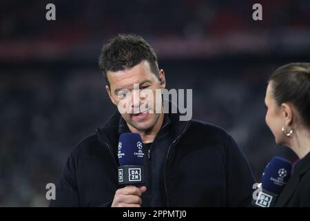 MÜNCHEN, DEUTSCHLAND - APRIL 19: DAZN TV-Fußballexperte Michael BALLACK vor dem UEFA Champions League-Viertelfinale der zweiten Liga zwischen dem FC Bayern Muenchen und Manchester City in der Allianz Arena am 19. April 2023 in München gesehen. Bild & Copyright Arthur THILL / ATP Images (THILL Arthur / ATP / SPP) Stockfoto