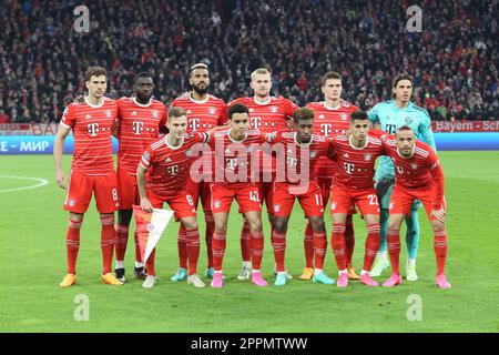 MÜNCHEN, DEUTSCHLAND - APRIL 19: Linie des FC Bayern, 1 Yann SOMMER, Keeper, 2 Dayot Upamecano, 4 Matthijs de Ligt, 5 Benjamin Pavard, 6 Joshua Kimmich, 8 Leon Goretzka, 10 Leroy Sané, 11 Kingsley Coman, 13 Eric Maxim Choupo-Moting, 22. Joao CANCELO, Jamal Musiala 42 für das Viertelfinale der UEFA Champions League auf der zweiten Etappe des Fußballspiels zwischen dem FC Bayern Muenchen und Manchester City in der Allianz Arena am 19. April 2023 in München. Bild & Copyright von Arthur THILL/ATP Images (THILL Arthur/ATP/SPP) Kredit: SPP Sport Press Photo. Alamy Live News Stockfoto