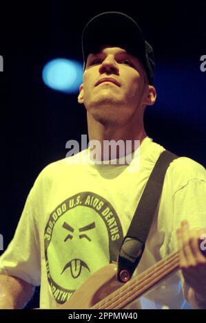 Mailand Italien 1993-06-10 : The Band Rage Against the Machine at the City Square, der Bassist Tim Commerford während des Konzerts Stockfoto