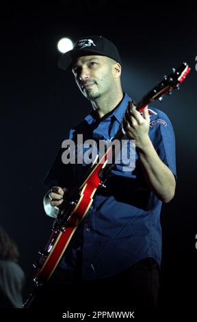 Mailand Italien 2000-02-18 : The Band Rage Against the Machine im Forum Assago, Gitarrist Tom Morello während des Konzerts Stockfoto