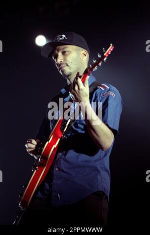 Mailand Italien 2000-02-18 : The Band Rage Against the Machine im Forum Assago, Gitarrist Tom Morello während des Konzerts Stockfoto