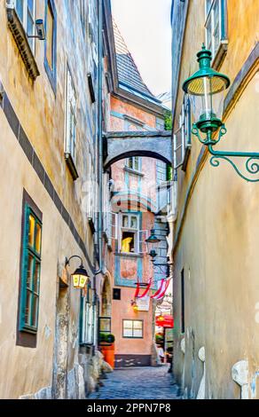 WIEN, ÖSTERREICH - AUGUST 29: Die Griechengasse, eine schmale Gasse in der Altstadt von Wien, Österreich am 29. August 2017 Stockfoto