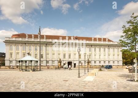 ANSBACH, DEUTSCHLAND - 22. AUGUST: Der Margravenpalast in Ansbach am 22. August 2017. Heute ist sie der Verwaltungssitz der Stockfoto