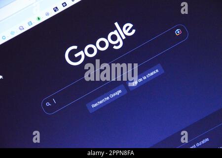 Google-Suchleiste mit Text und Browserfenster Stockfoto